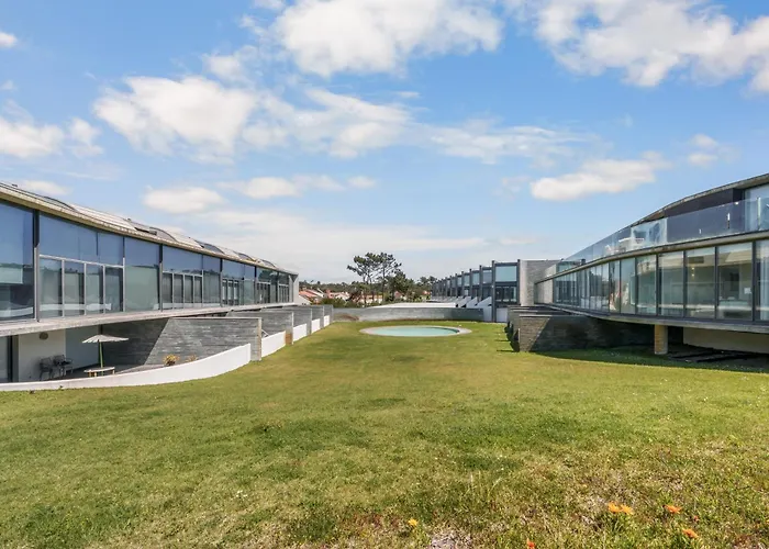 Aldeamento Turístico Pedrinhas Village *